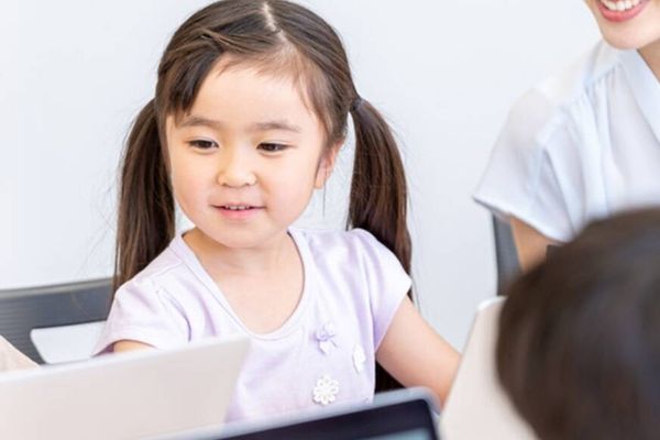 未就学児向けプログラミング学習ではタブレットを活用