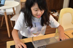 IT企業が運営する「より実践的な」授業を行います。