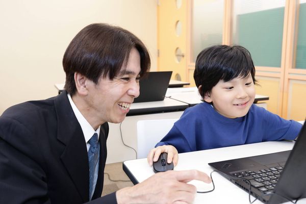 手が止まった生徒さんには先生がお声がけさせていただきます