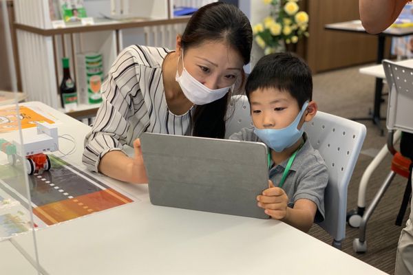 親子で一緒にプログラミング！集中時間も自ずと長くなります