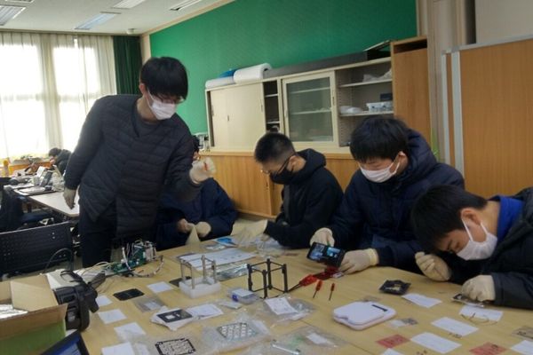 「本物」で学ぶe-kagakuアカデミーの子ども達