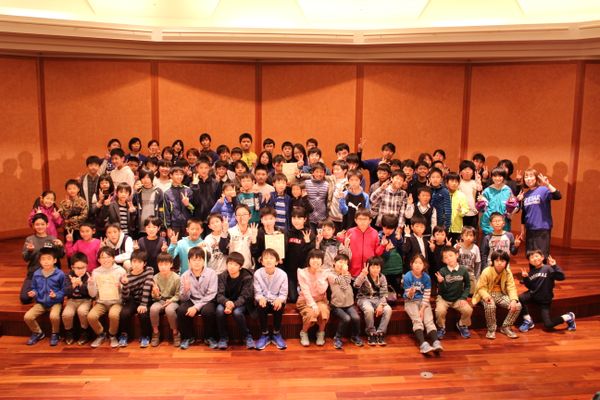 大会参加者みんなで記念撮影です。
