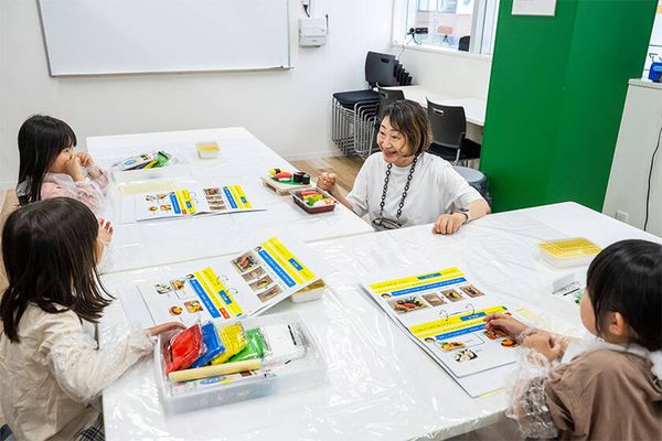 基礎制作と応用制作にじっくり向き合う90分授業