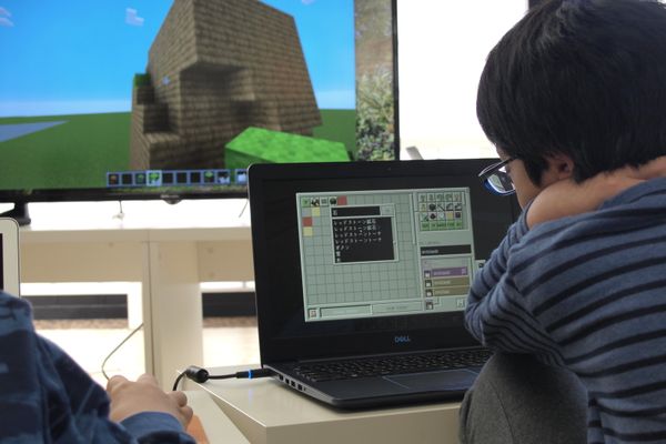 マインクラフトの世界観でプログラミングを学ぼう