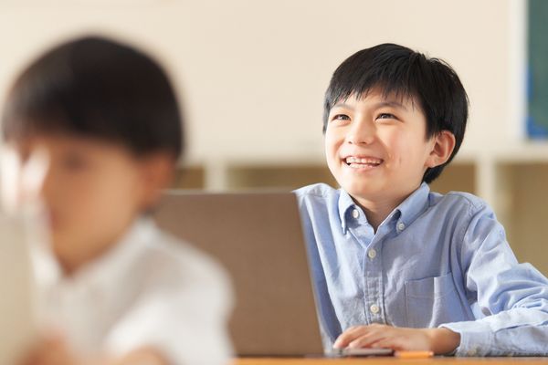 基礎から応用へのステップアップ形式で学ぶ！