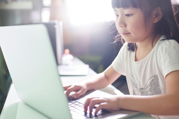 教育系IT企業出身。未来を見据えた子どもの教育を大切にしています。