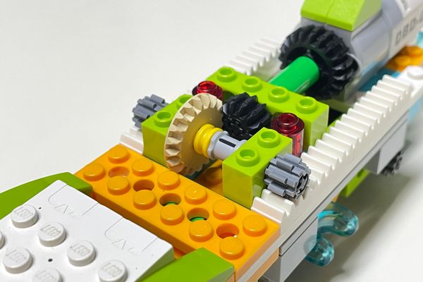 プログラミングだけではない多様な学び