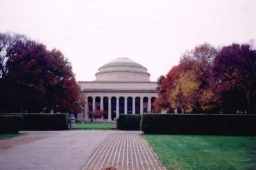 文部科学大臣表彰受賞の工学博士がプログラミングを直接指導