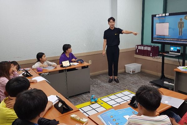 ネイティブ講師が授業を担当！だから活きた英語が身につく！