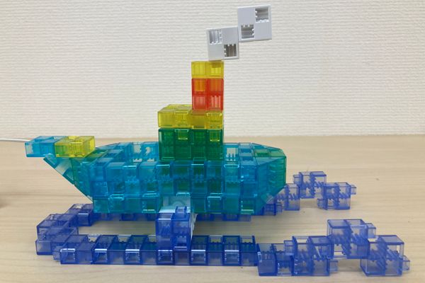 KOOV®でつくった「波をこえて進む船」