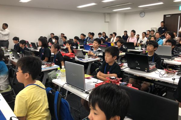 年1回開催するRoboRAVE九州大会