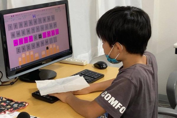 Scratch入門から本格コードまで、無理なく進める段階的カリキュラム