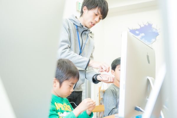 講師は現役プログラマー