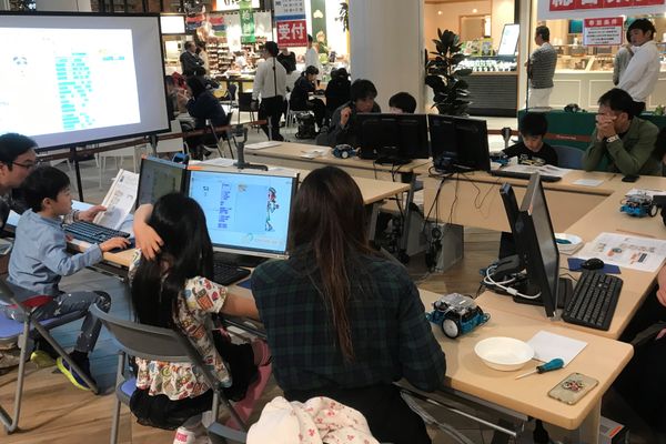 ショッピングセンターや小学校などでの出張体験イベントもやっています！