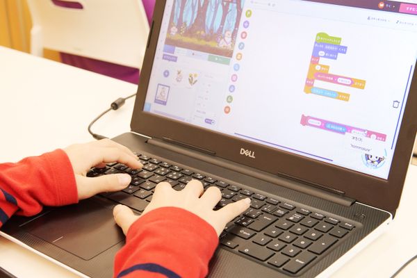 パソコンがはじめてのお子様も直感的に操作できます