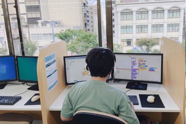 集中できるスペースでScratchに挑戦！