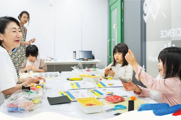 みんながちいさなアーティスト！自分だけの表現を楽しむ子どもたち