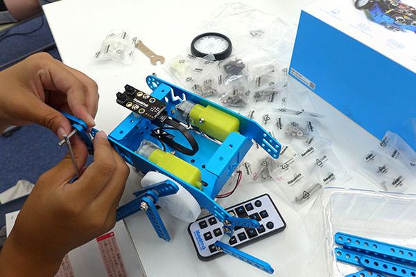 しっかり基礎を学んだあとはロボットにも挑戦できます