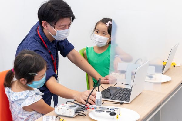 見つけた問題の原因を推測し、解決手段を検討します（撮影：2020年8月）