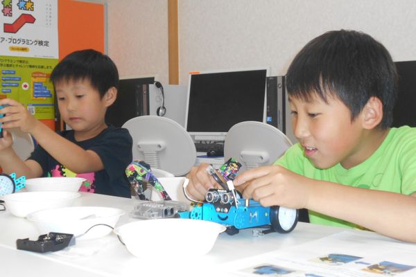 ロボットのコアな部分を身近に体験。