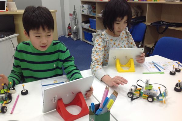 【ブロックプログラミング】組み立てたものをタブレットを使い、プログラミングどんなふうに動くかな？