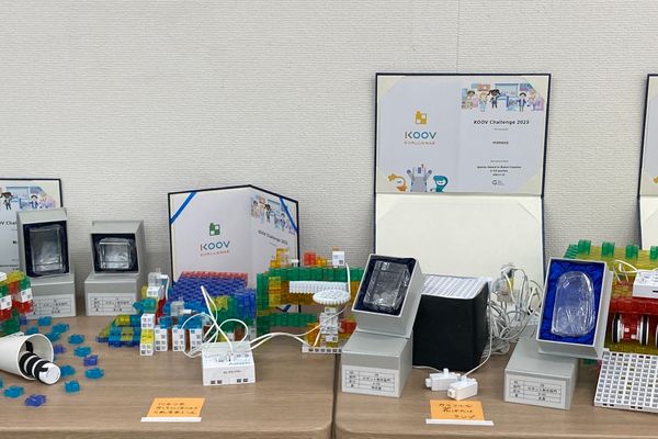 自分だけのオリジナル作品を教室に展示することも。写真はKOOV Challenge 2023 で生み出された受賞作品。【2023年12月撮影】