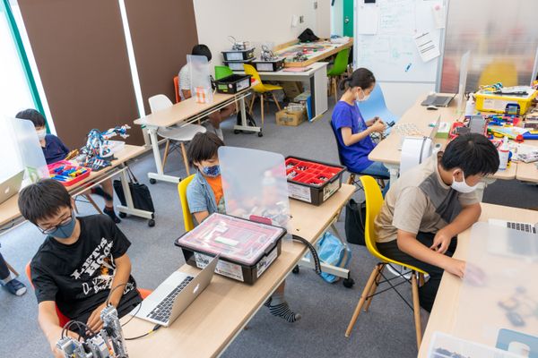 アドバンストコースでは各々の興味に応じた自由制作も（撮影：2020年8月）