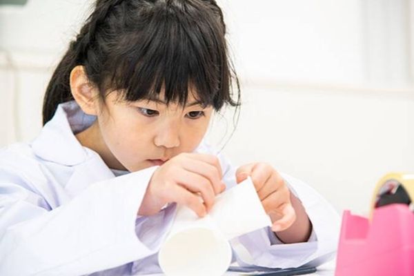 毎月設定されたテーマに沿って、様々な分野を横断して幅広く体験できるカリキュラム
