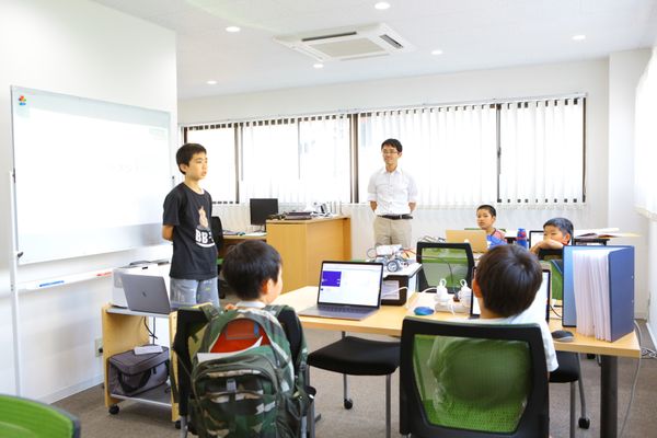 コミュニケーションの練習として、話をしている様子