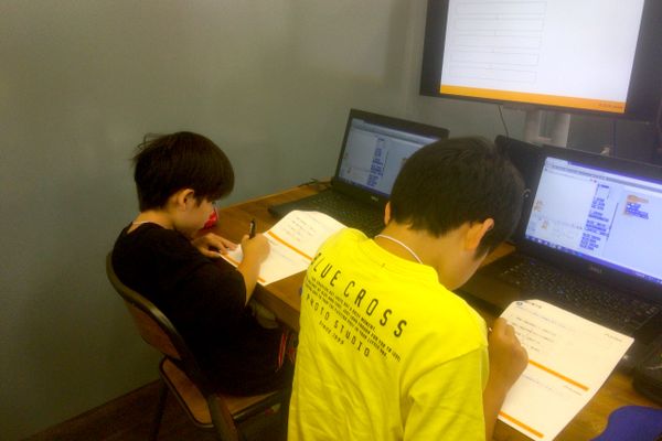 PCでの作業のみならず、設計など、手書きで行う場面もあります