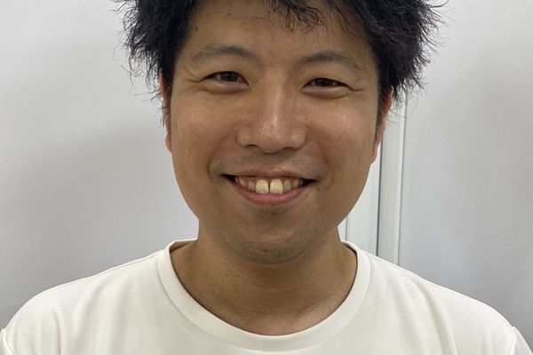 小野　愛委