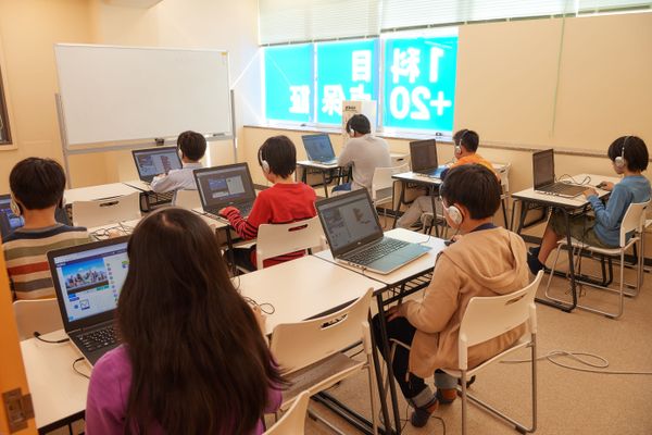 パソコン、タブレットは一人一台をご用意