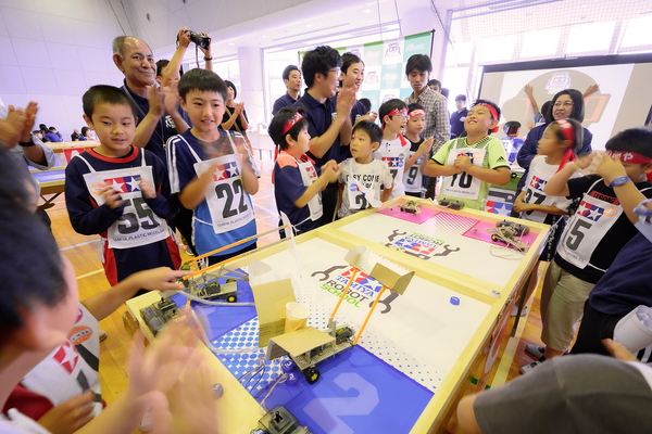 ロボットを改造して、競技大会に挑戦します。