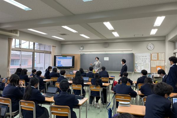 プロクラスキッズのカリキュラムは学校等でも採用されています