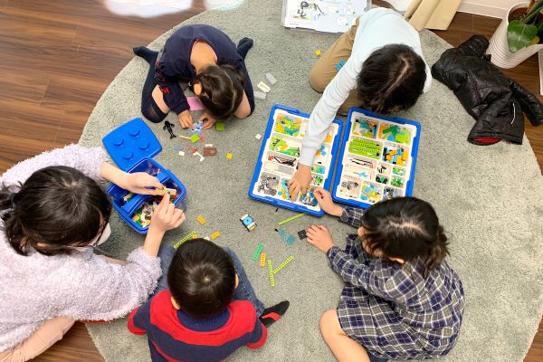 少人数制・年齢混合・90分授業で集中する環境を整えております。
