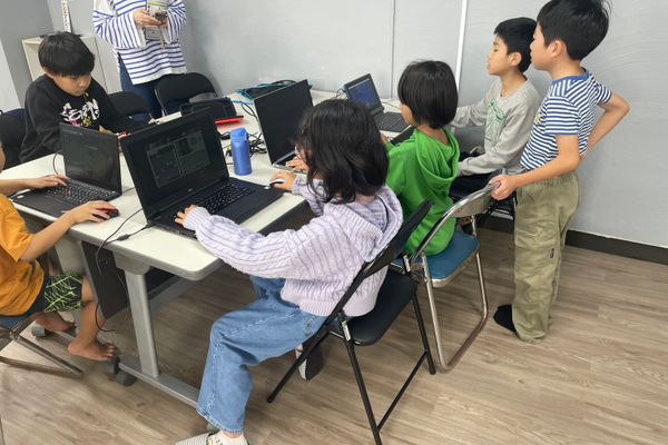 子どもたちみんなで仲良く、相談しあいながら一緒に成長していくことを目指しています