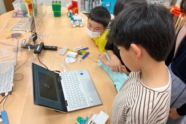 他の作品の動きを動画で見て研究、自分の制作にどう活かせるだろう？【2023年11月撮影】