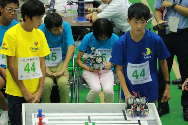 WRO2019日本決勝エキスパート中学生の部「ロボットTKT」（撮影：2019年8月）