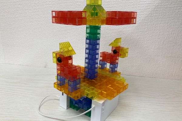 KOOV®でつくった「BGM付きメリーゴーランド」