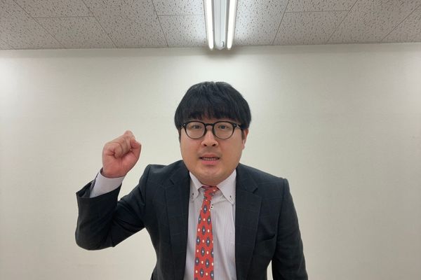 室安 鷹也