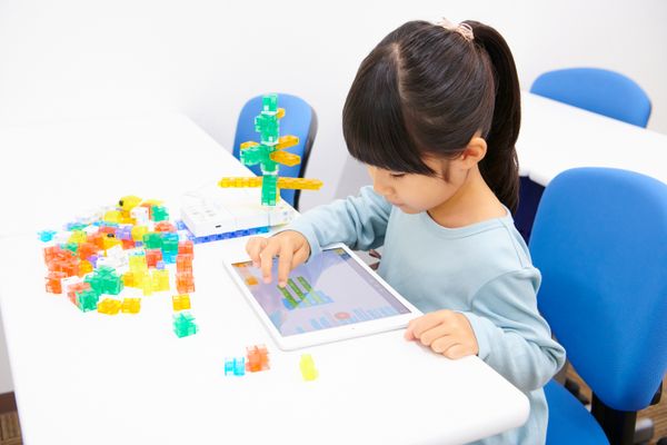 レギュラーコースでは、「スクラッチ型」プログラミングを学びます [2021/10撮影]