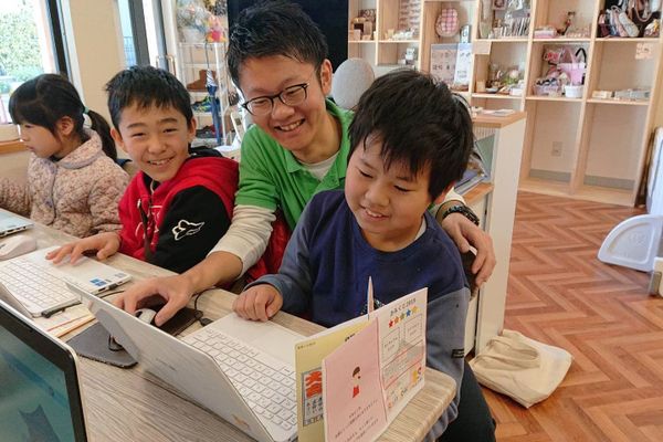 「Scratch」は子どもでもかんたん！