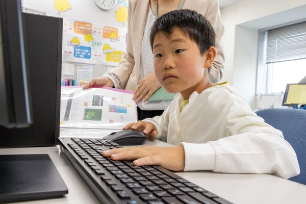 お子さま集中力があがったという声も多数頂いています。集中できる環境とテキスト内容とご用意しています。