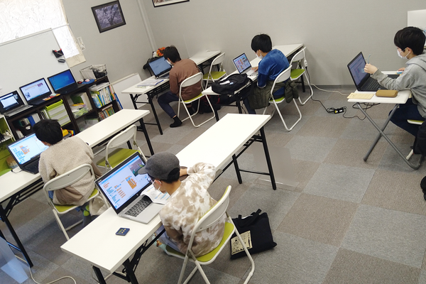 十分な距離を保って受講