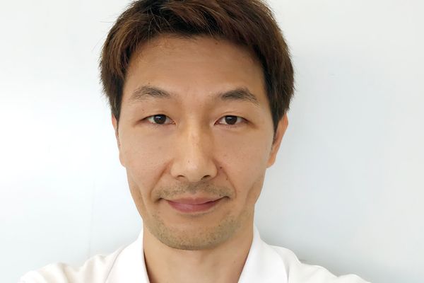 染川　裕