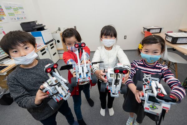 一人1台のロボットでお子様の個性を大切に伸ばします（撮影：2020年12月）