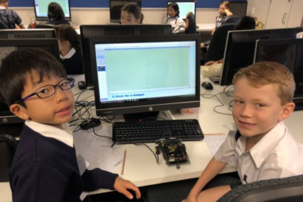 国際合宿でグローバル×ICTを学ぶ子ども達