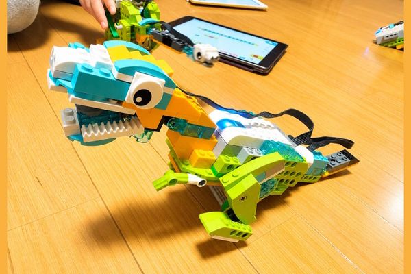 レゴ® WeDo2.0で作った恐竜1