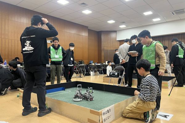 ロボットコンテスト　ロボカップジュニアに参加