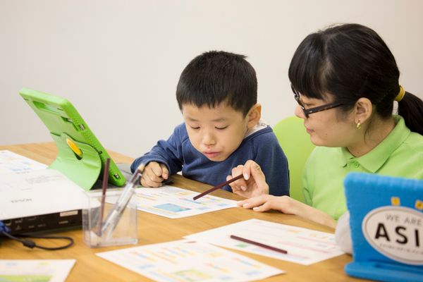 ３歳から遊んで学べるプログラミング！